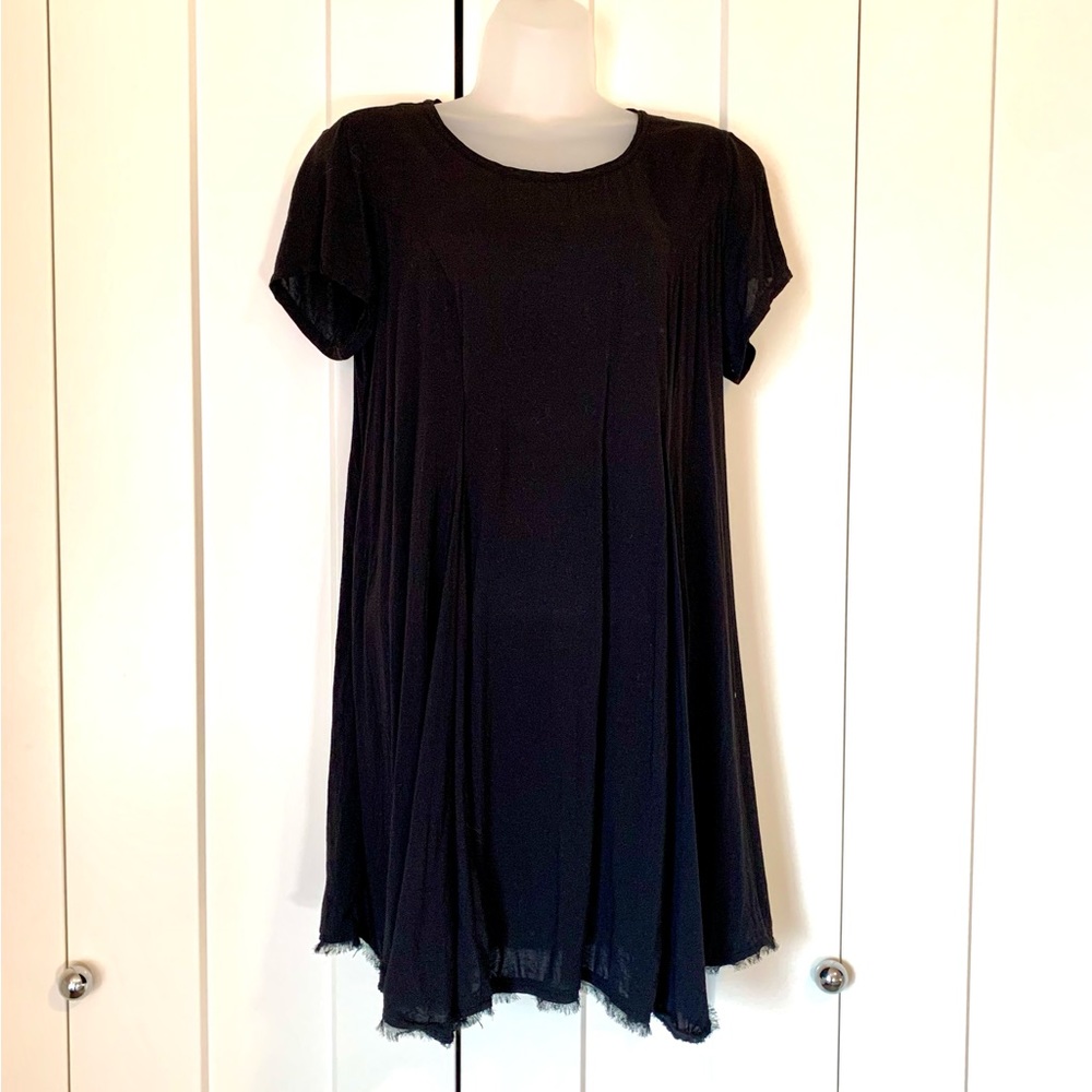 Silence + Noise A loose fitting black lightweight dress M
